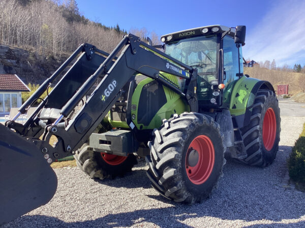 CLAAS Axion 820