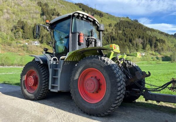 CLAAS Xerion 3800