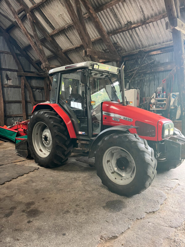 Massey Ferguson 4235